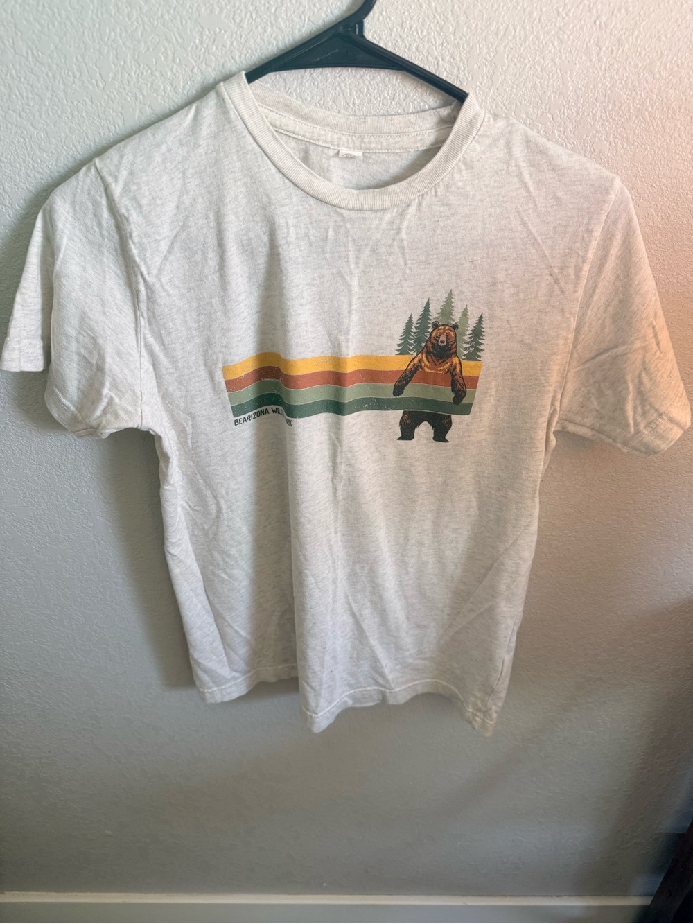 Cream White ‘Bearizona’ T Shirt size small Gently used